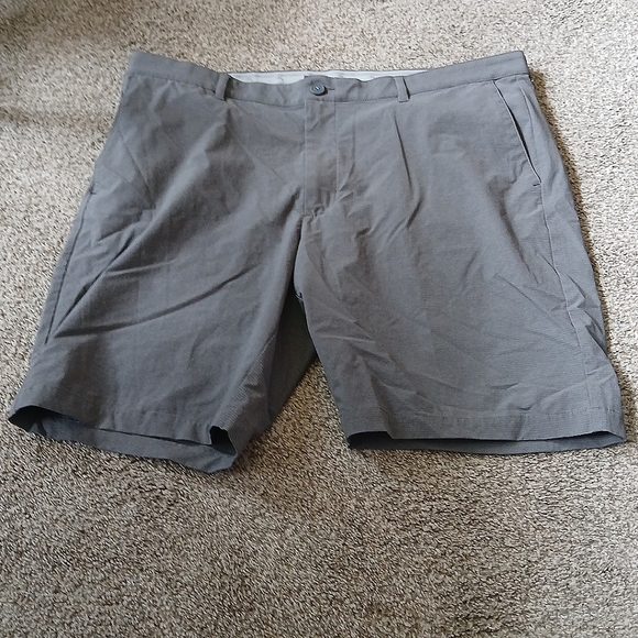Tommy Bahama Flat Front Casual Shorts Men's Size 40 (10" Inseam) - Picture 1 of 4